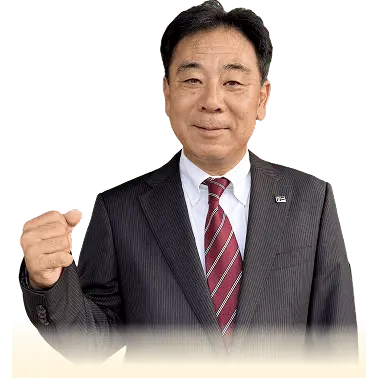 代表取締役中沢英俊が笑顔でガッツポーズをしている写真